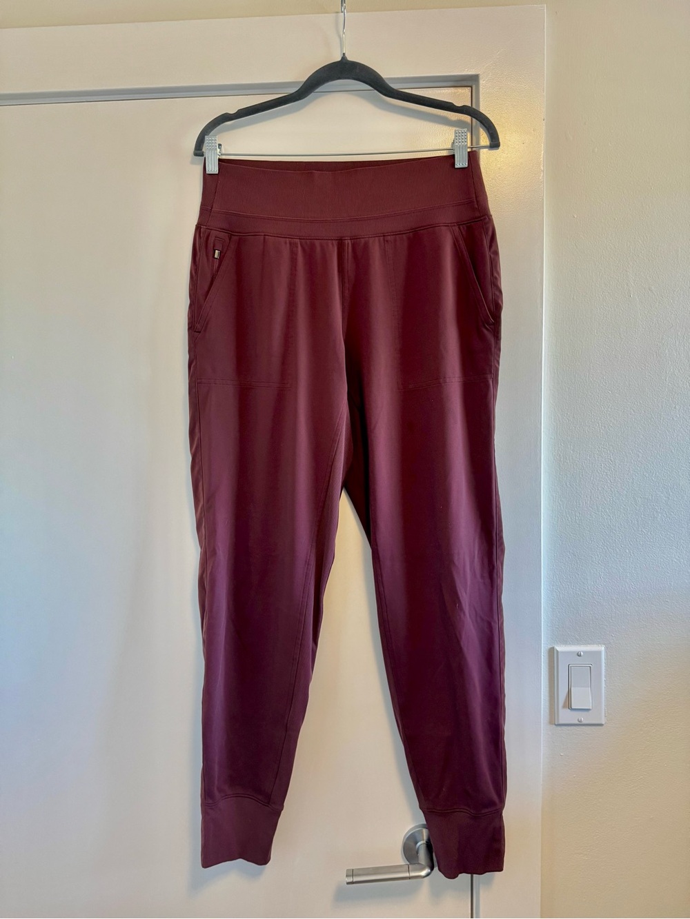 Athleta Venice Velvet Stripe Jogger Decadent Chocolate Maroon Red Size MT Medium